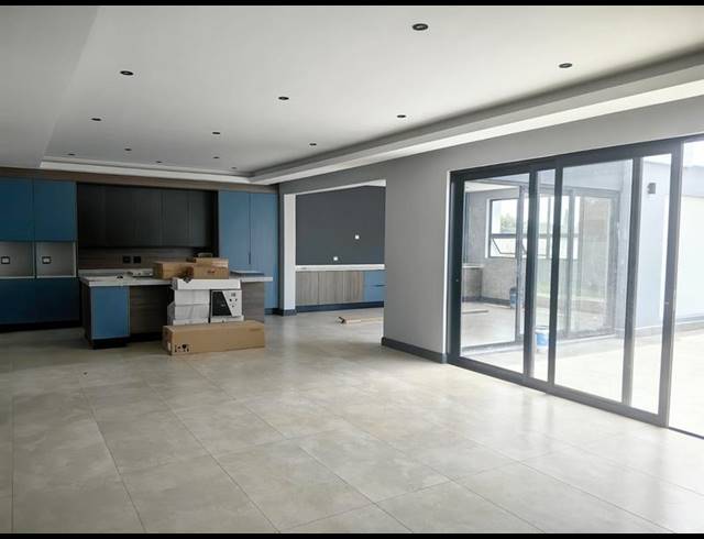 5 BEDROOM HOUSE FOR SALE IN MIDSTREAM HEIGHTS